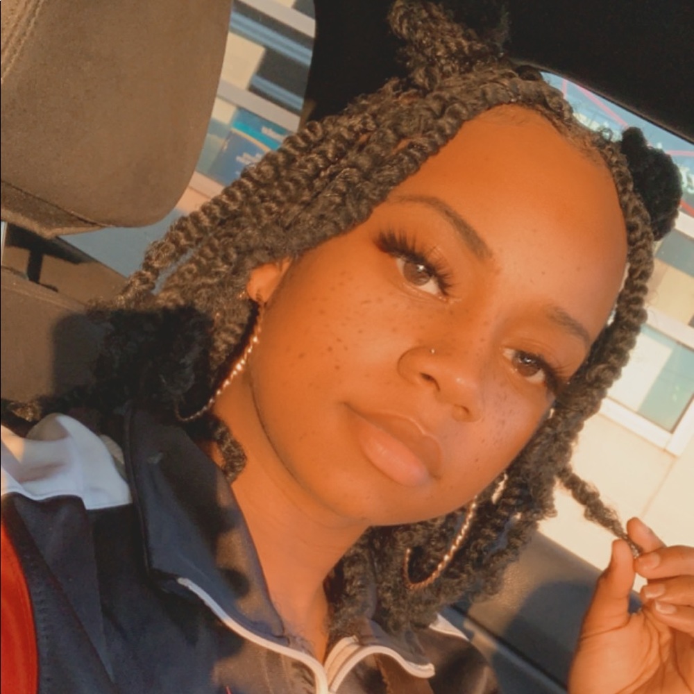 Meet your Posher, Nikki